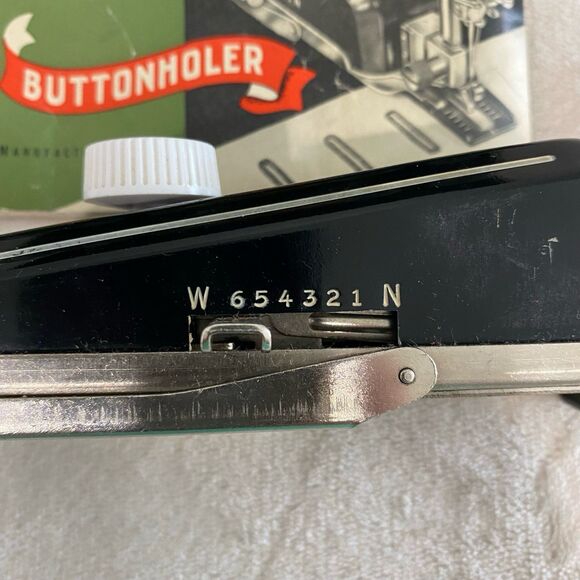 Vintage Singer Buttonholer with 7 Templates Instructions and Case Untested - Picture 9 of 12